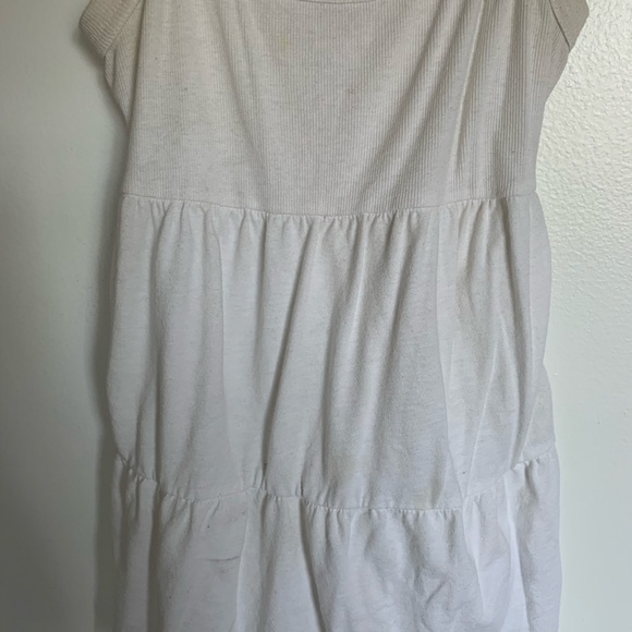 White tank with tie in the back - Picture 2 of 3